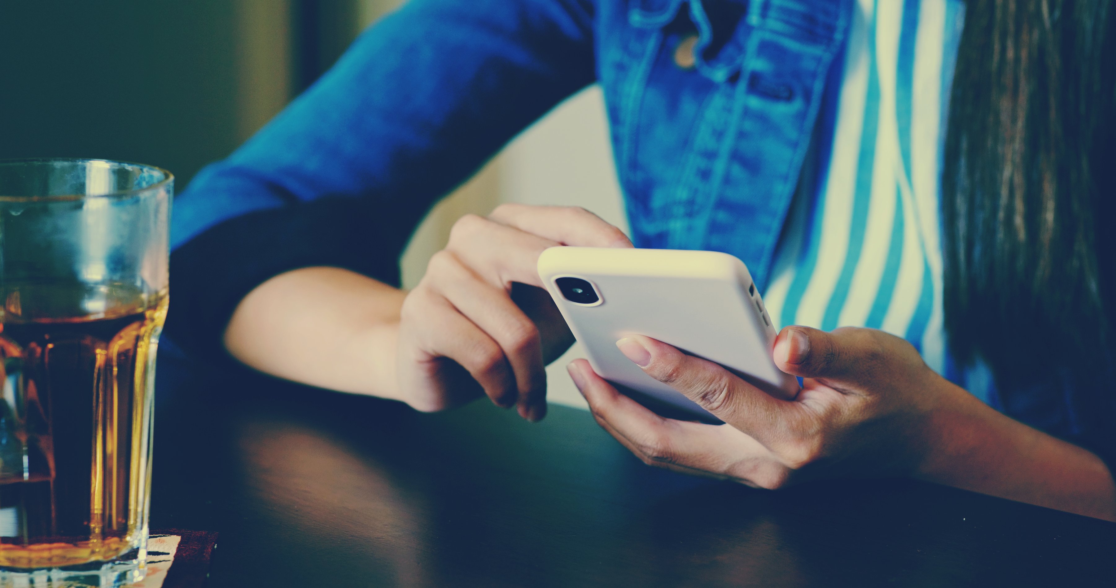 woman-work-on-mobile-phone-at-home-89TM494(1)